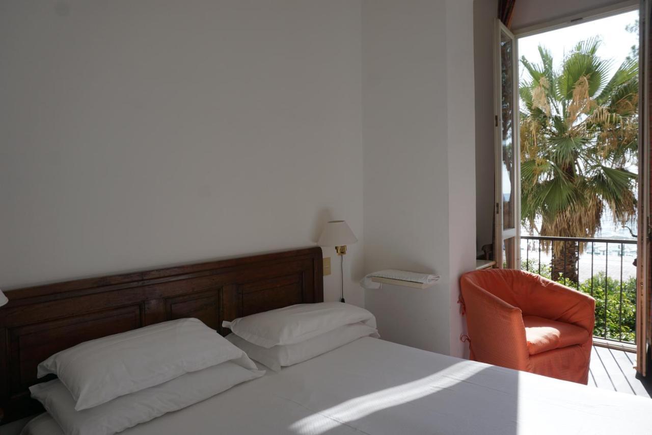 Hotel Beau Rivage อาลัสซิโอ ภายนอก รูปภาพ