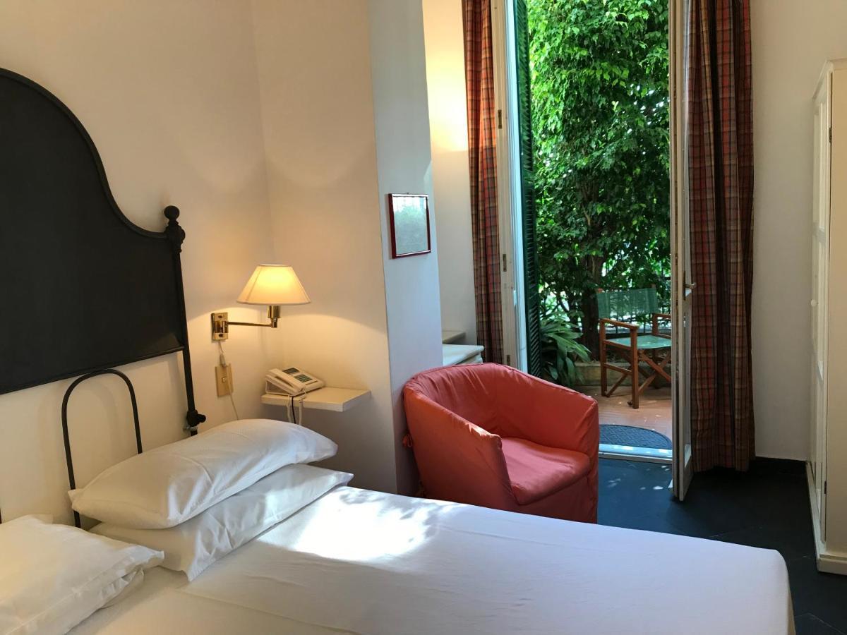Hotel Beau Rivage อาลัสซิโอ ภายนอก รูปภาพ