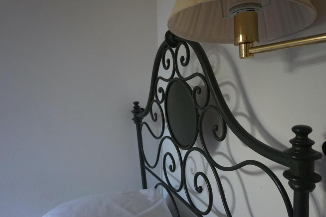 Hotel Beau Rivage อาลัสซิโอ ภายนอก รูปภาพ